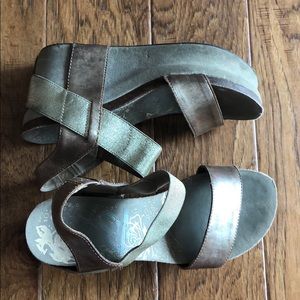 OTBT women’s bushnell wedges